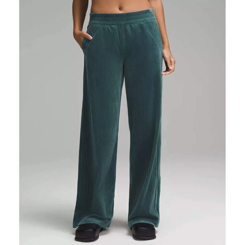 NWT Lululemon Scuba MR Wide-Leg Pant Velvet Cord, Size 14, Inseam 32”